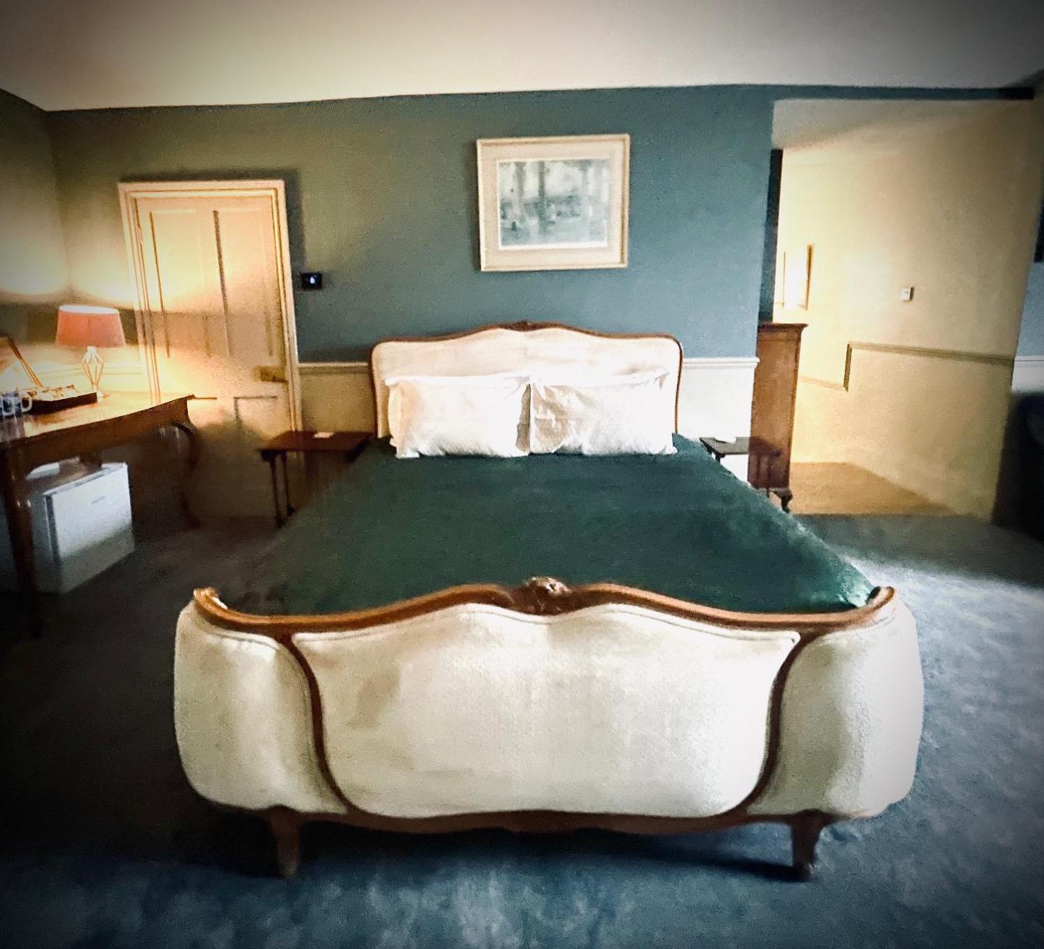 Llanerchydol Hall Suites เวลช์พูล ภายนอก รูปภาพ