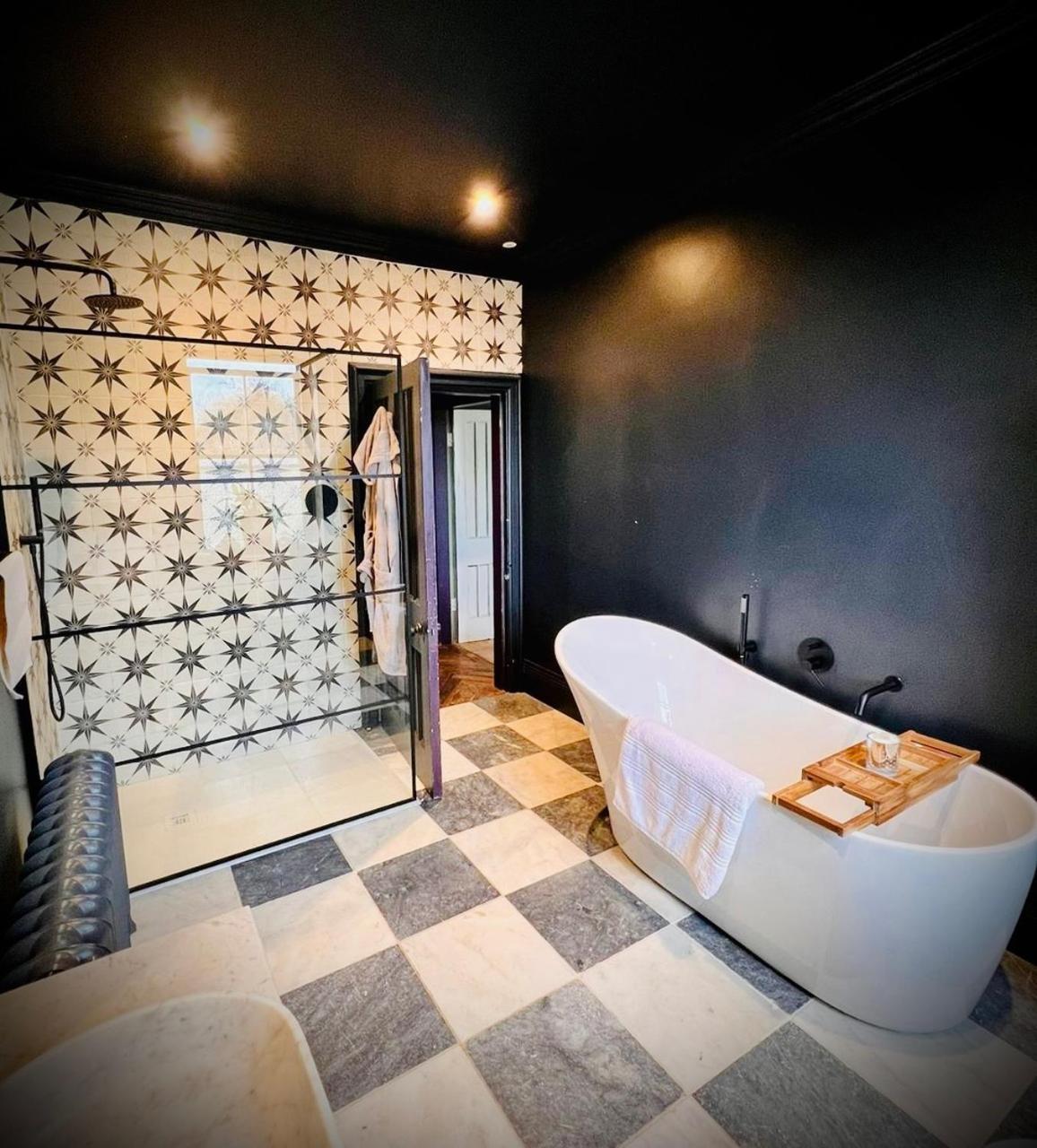 Llanerchydol Hall Suites เวลช์พูล ภายนอก รูปภาพ