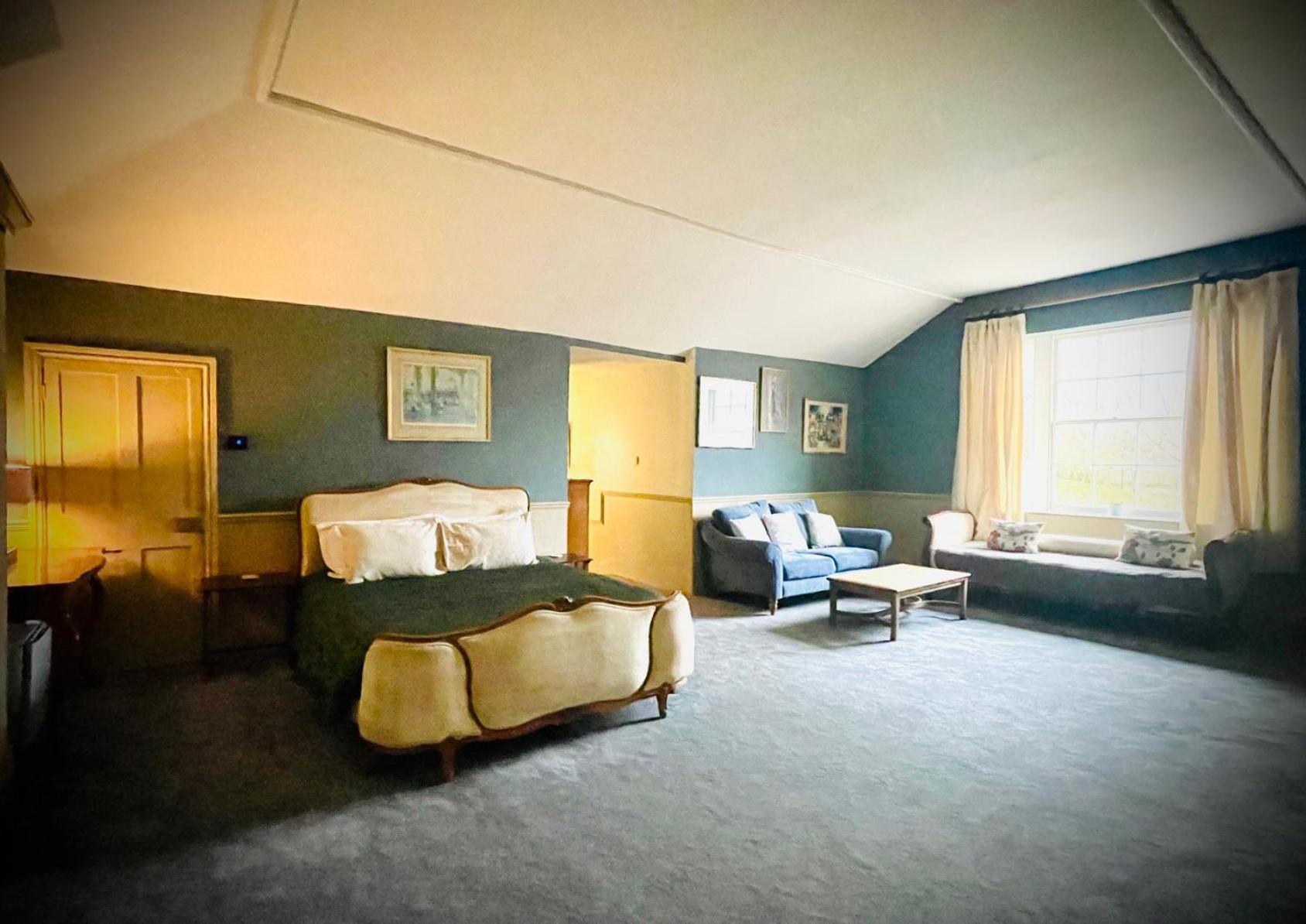 Llanerchydol Hall Suites เวลช์พูล ภายนอก รูปภาพ