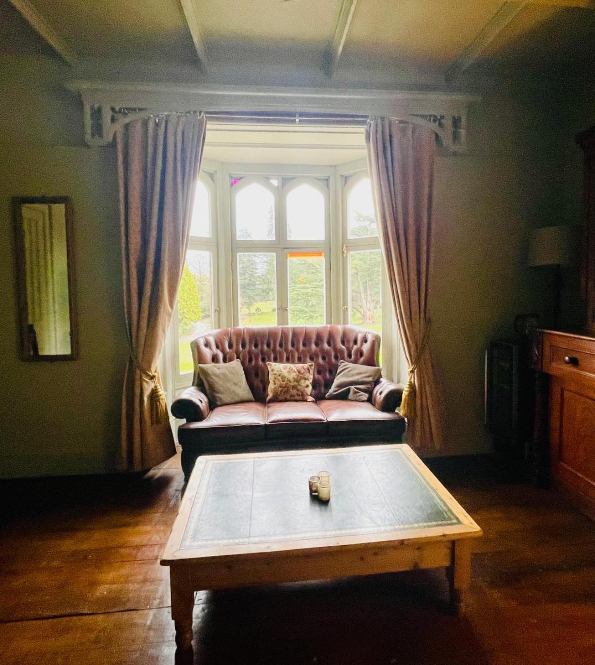Llanerchydol Hall Suites เวลช์พูล ภายนอก รูปภาพ