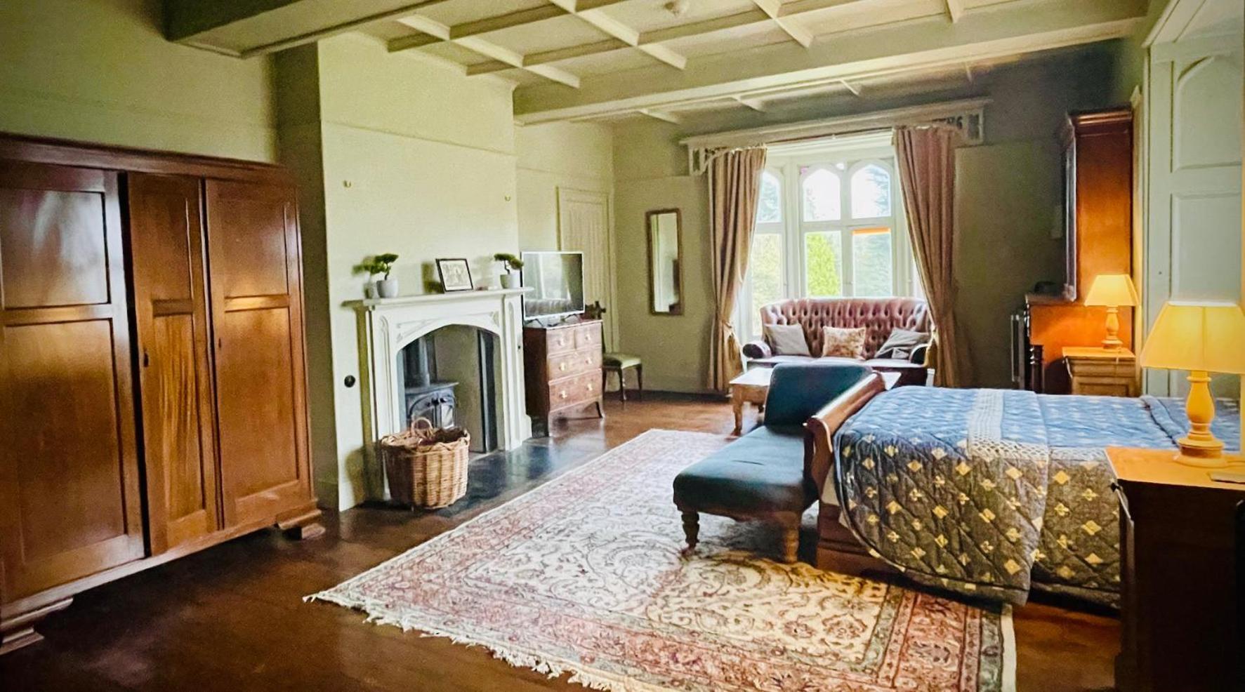 Llanerchydol Hall Suites เวลช์พูล ภายนอก รูปภาพ